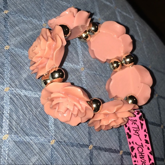 🌸BETSEY JOHNSON PINK FLOWER BRACELET🌸 - Picture 5 of 8